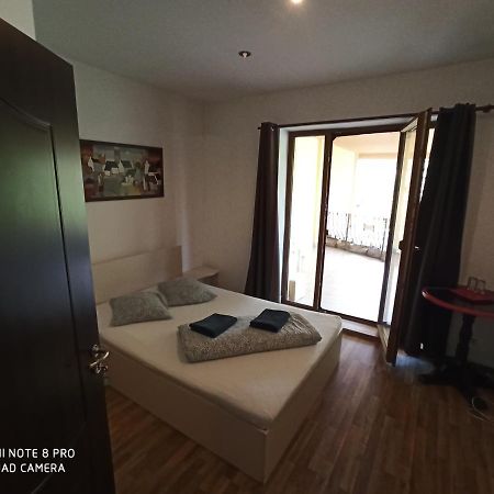 Quik Hotel Braşov Esterno foto