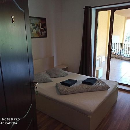 Quik Hotel Braşov Esterno foto
