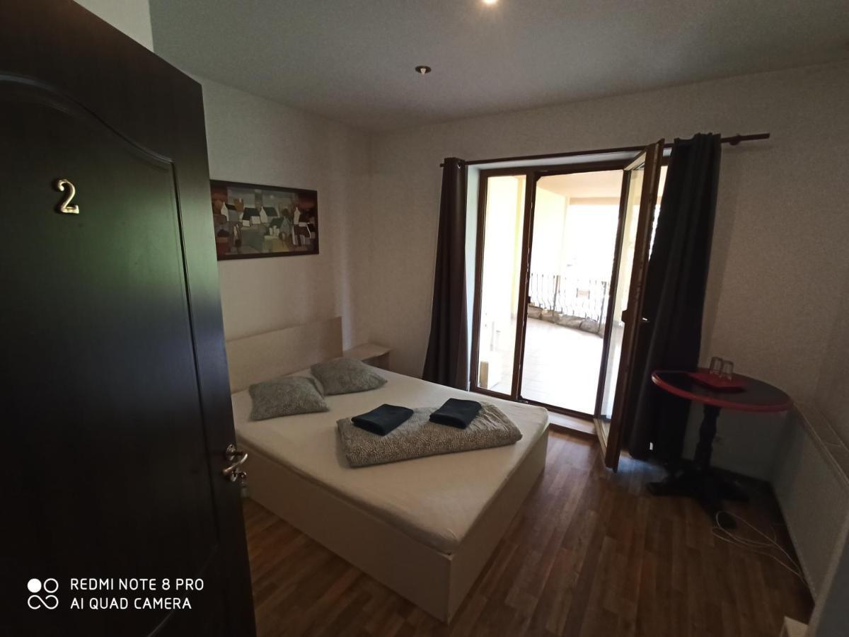 Quik Hotel Braşov Esterno foto