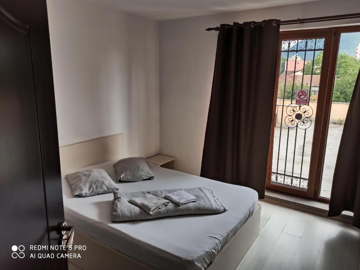 Quik Hotel Braşov Esterno foto