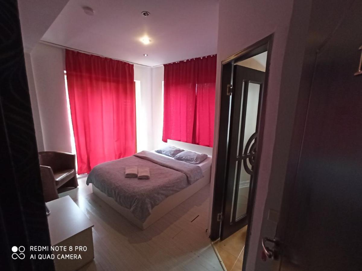 Quik Hotel Braşov Esterno foto