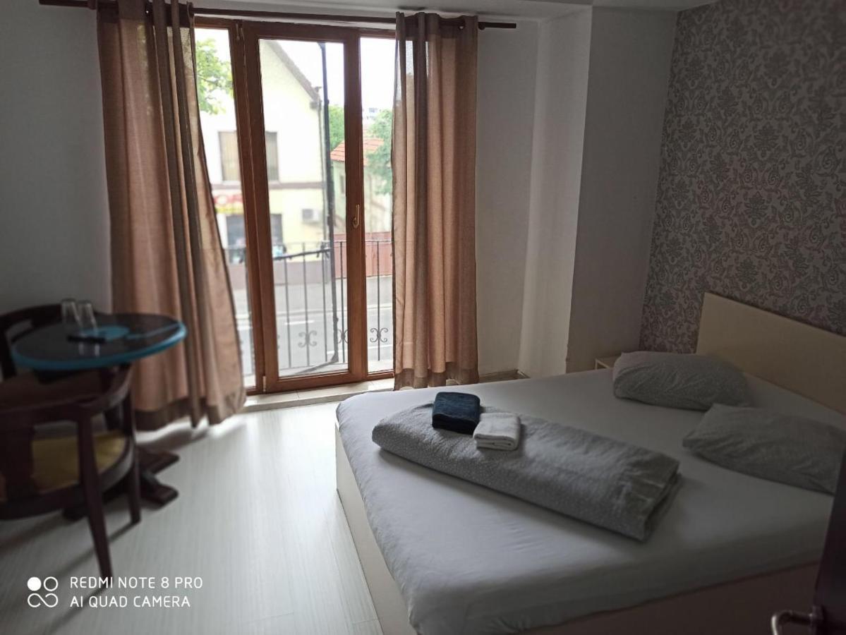 Quik Hotel Braşov Esterno foto