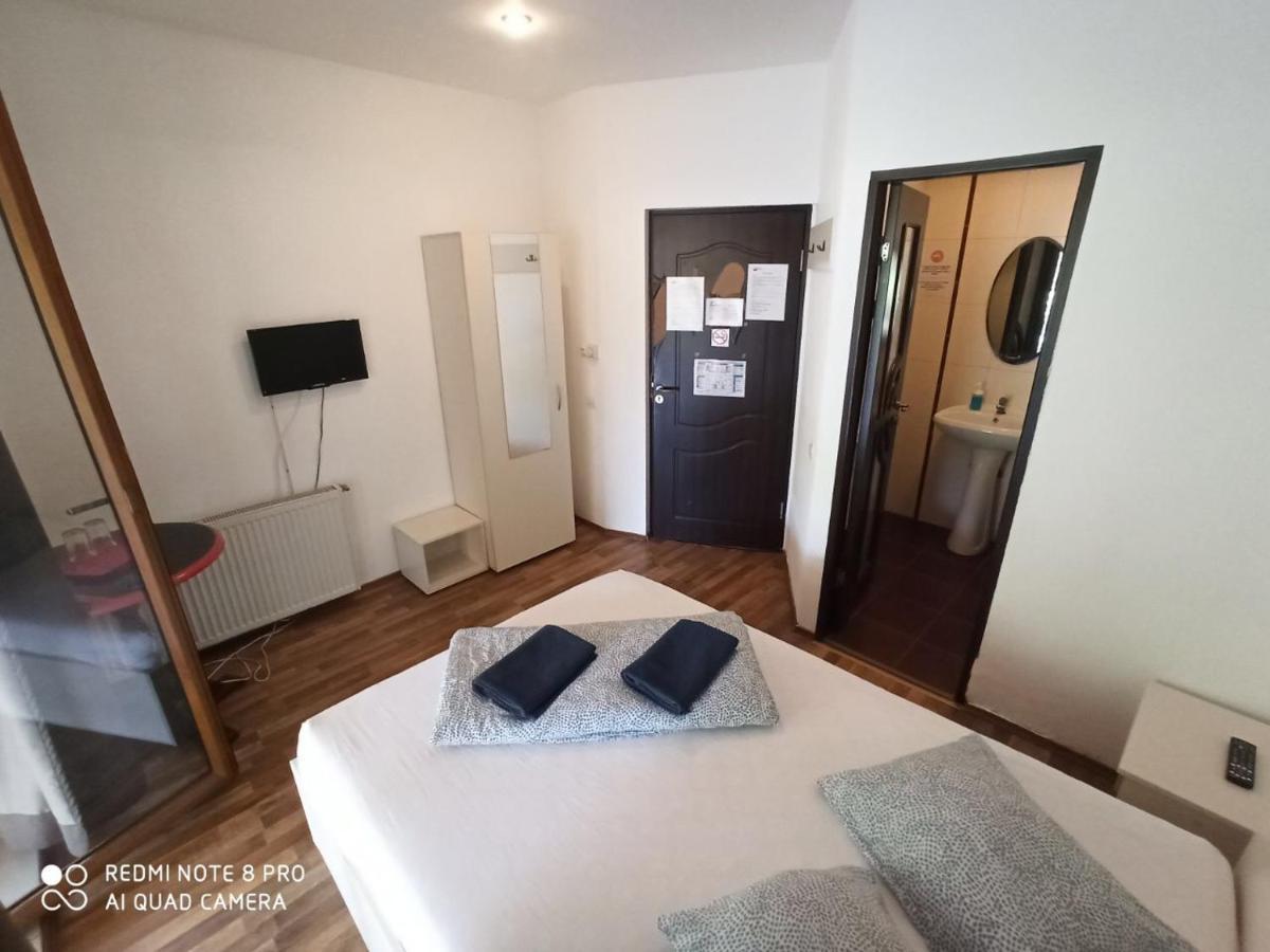 Quik Hotel Braşov Esterno foto