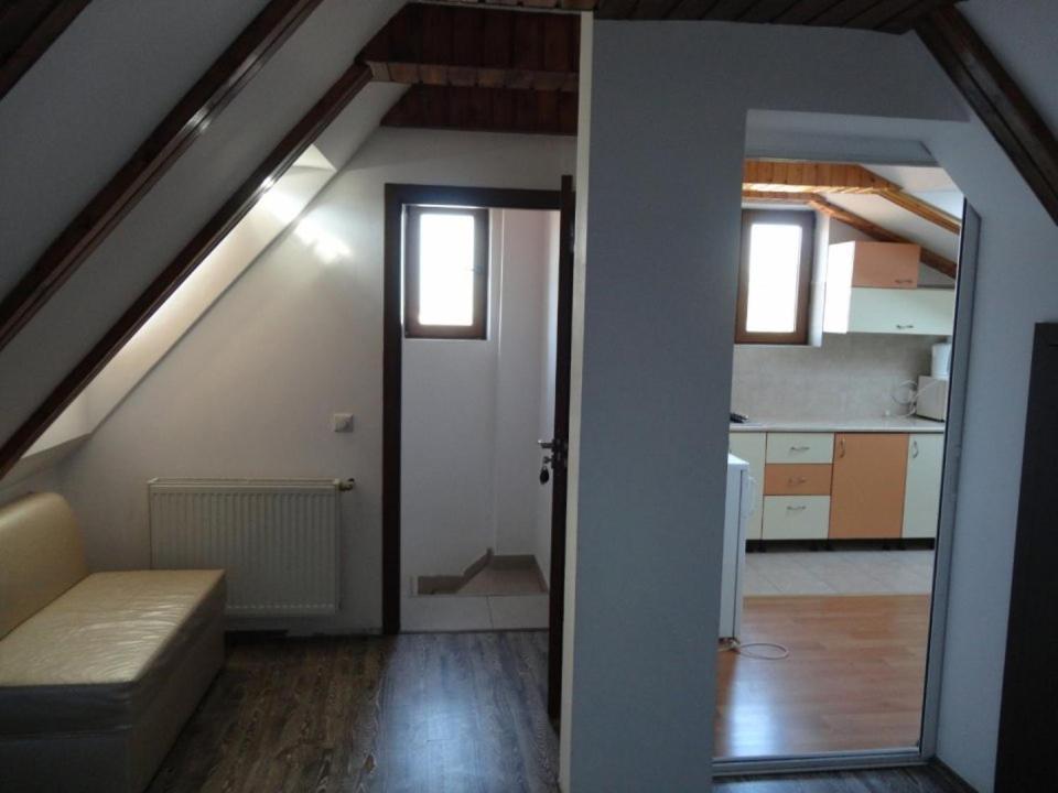 Quik Hotel Braşov Esterno foto